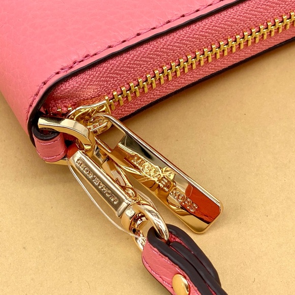 Michael Kors Large Continental
Wallet Wristlet Tea Rose - Picture 7 of 10